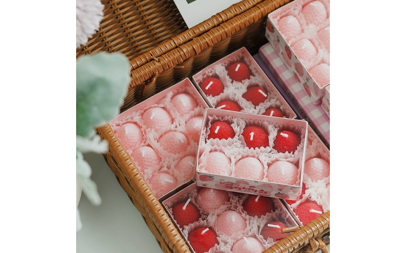 Strawberry candle gift set