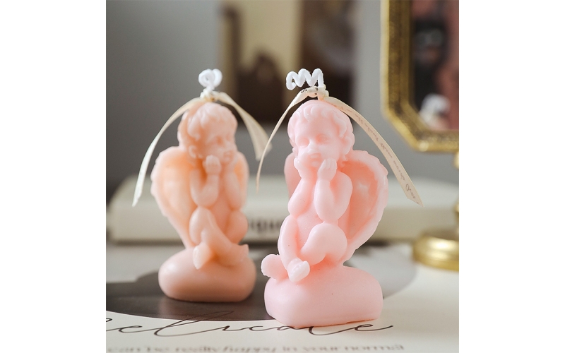 Angel shape candle